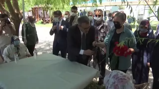 KAHRAMANMARAŞ - AK Parti Grup Başkanvekili Ünal, huzurevini ziyaret etti