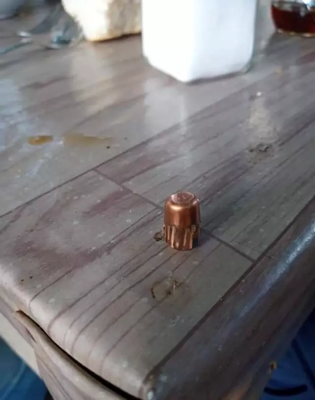 Kahvaltı sofrasının ortasına maganda kurşunu düştü