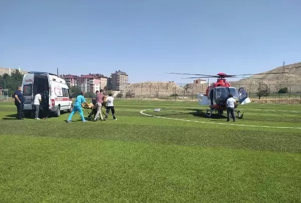 Kalp krizi geçiren kadın, ambulans helikopterle hastaneye ulaştırıldı
