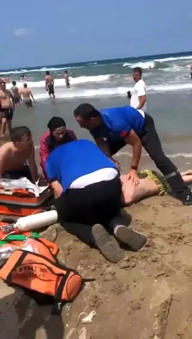 Olumsuz hava koşulları denize girilmesine yasak getirdi