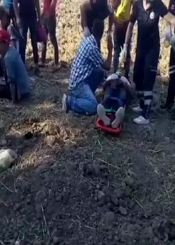Kaplıcadan dönenleri taşıyan kamyonet takla atıp, tarlaya devrildi: 15 yaralı 4 Kaplıcadan dönenleri taşıyan kamyonet takla atıp, tarlaya devrildi: 15 yaralı