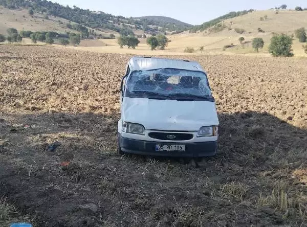 Kaplıcadan dönenleri taşıyan kamyonet takla atıp, tarlaya devrildi: 15 yaralı 5 Kaplıcadan dönenleri taşıyan kamyonet takla atıp, tarlaya devrildi: 15 yaralı