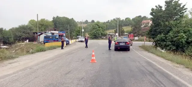 Karamürsel Jandarma Asayiş ve Trafik timleri bayram mesaisinde Karamürsel Jandarma Asayiş ve Trafik timleri bayram mesaisinde
