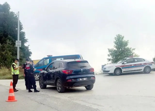 Karamürsel Jandarma Asayiş ve Trafik timleri bayram mesaisinde