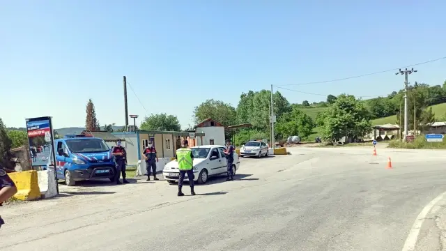 Karamürsel Jandarma Asayiş ve Trafik timleri bayram mesaisinde