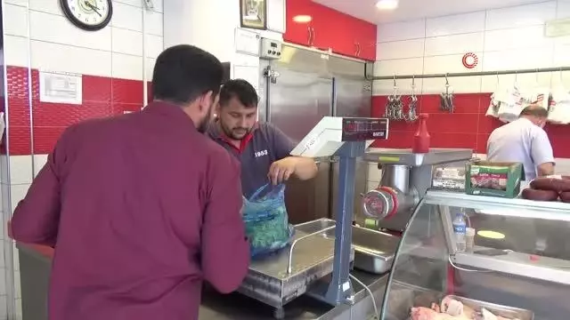 Kasaplarda kıyma çektirme yoğunluğu