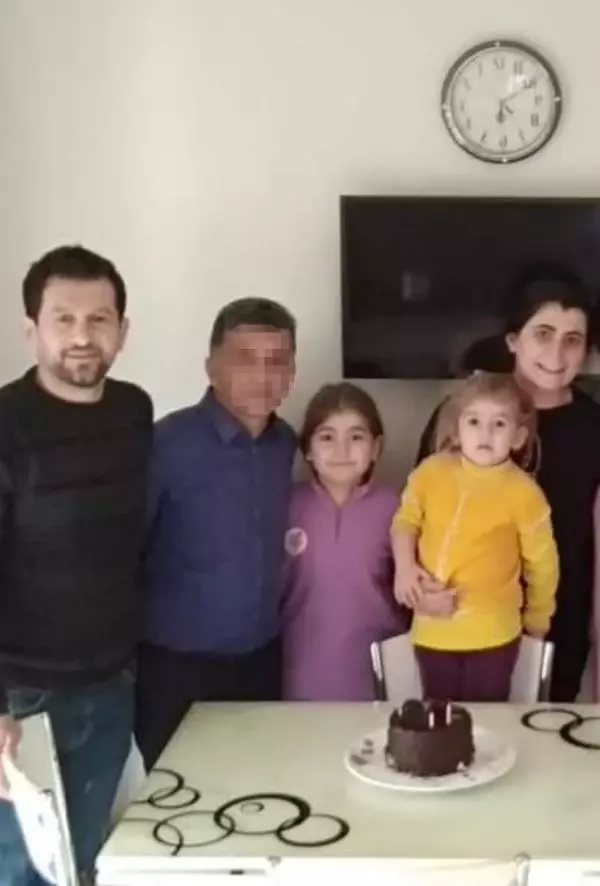 KAZADA ÖLEN ÖĞRETMEN ÇİFT İLE KIZLARI TOPRAĞA VERİLDİ