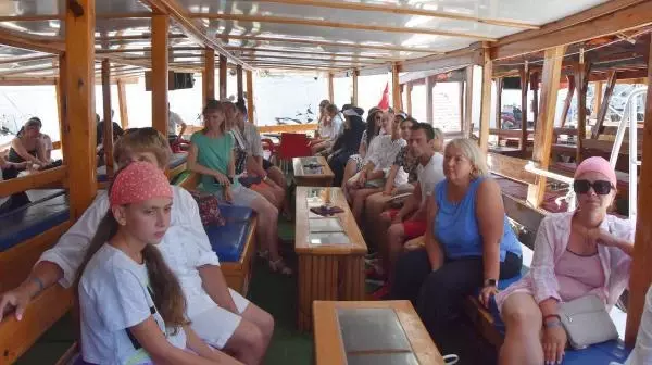 KEKOVA ESKİ GÜNLERİNE DÖNDÜ, TURİST AKININA UĞRADI