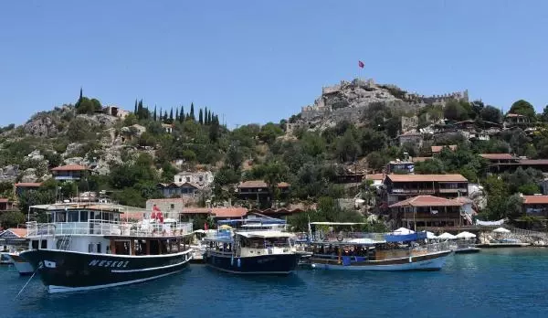 KEKOVA ESKİ GÜNLERİNE DÖNDÜ, TURİST AKININA UĞRADI KEKOVA ESKİ GÜNLERİNE DÖNDÜ, TURİST AKININA UĞRADI
