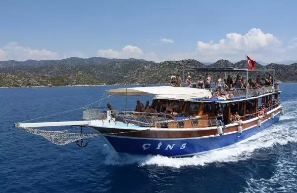 KEKOVA ESKİ GÜNLERİNE DÖNDÜ, TURİST AKININA UĞRADI