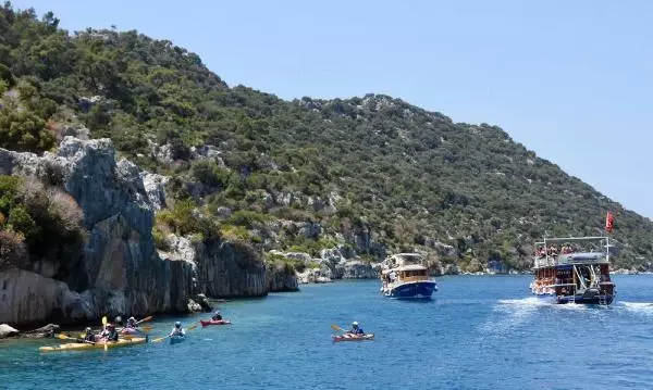 KEKOVA ESKİ GÜNLERİNE DÖNDÜ, TURİST AKININA UĞRADI