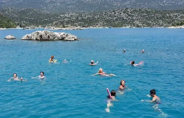 KEKOVA ESKİ GÜNLERİNE DÖNDÜ, TURİST AKININA UĞRADI