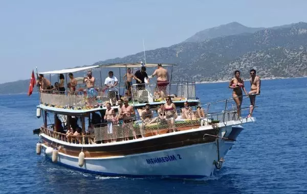 KEKOVA ESKİ GÜNLERİNE DÖNDÜ, TURİST AKININA UĞRADI