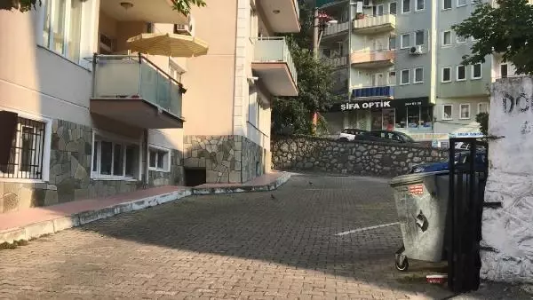 Kilitli kaldığı dairenin balkonundan alt kata inerken düşen Dilek, öldü