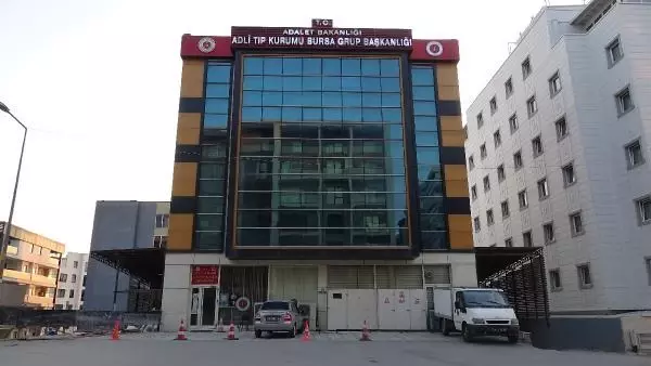 Kilitli kaldığı dairenin balkonundan alt kata inerken düşen Dilek, öldü