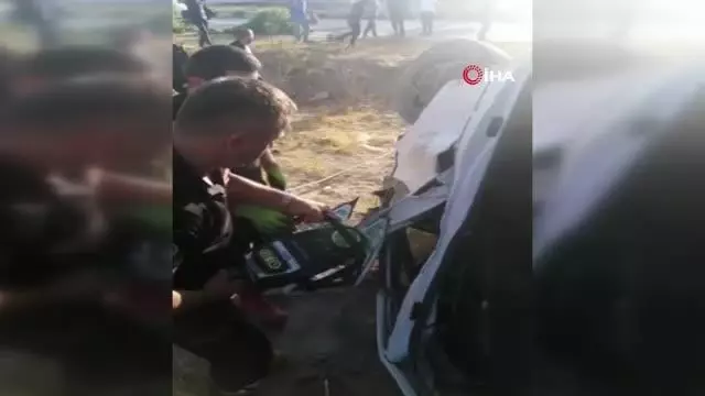 Kontrolden çıkan minibüs tarlaya uçtu: 4 yaralı