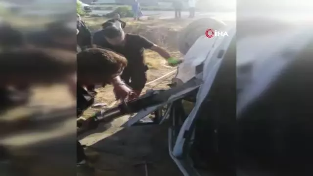 Kontrolden çıkan minibüs tarlaya uçtu: 4 yaralı