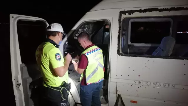 Mevsimlik işçileri taşıyan minibüs şarampole devrildi: 1 ölü, 14 yaralı