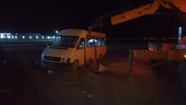 Mevsimlik işçileri taşıyan minibüs şarampole devrildi: 1 ölü, 14 yaralı