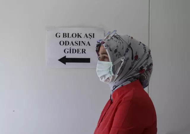 Kovid-19 aşılama programı bayramda da devam ediyor