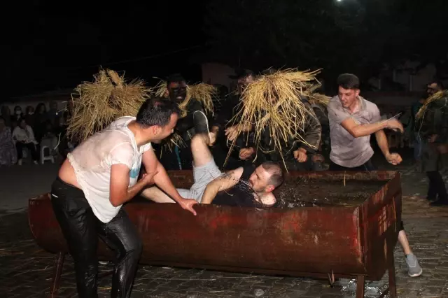 Köyde bahşişi veren ıslanmaktan kurtuluyor Köyde bahşişi veren ıslanmaktan kurtuluyor