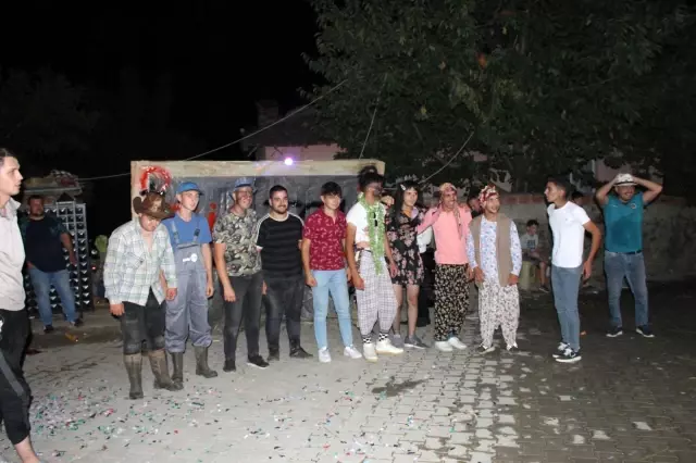 Köyde bahşişi veren ıslanmaktan kurtuluyor