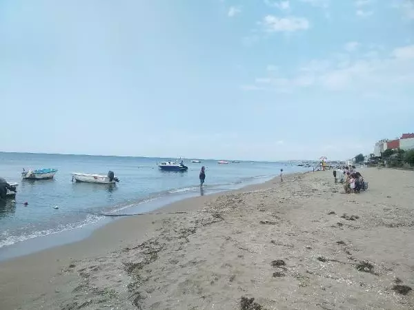 KUMBURGAZ SAHİLİNDE TEKNE KRİZİ