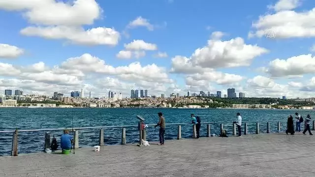 Kurban Bayramı'nın üçüncü gününde sahil, park ve bahçelerde vakit geçiriyor Kurban Bayramı'nın üçüncü gününde sahil, park ve bahçelerde vakit geçiriyor
