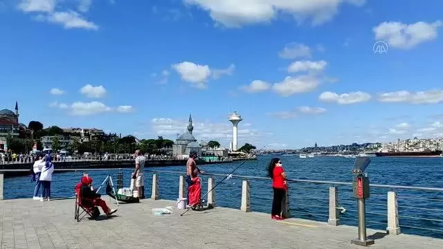 Kurban Bayramı'nın üçüncü gününde sahil, park ve bahçelerde vakit geçiriyor