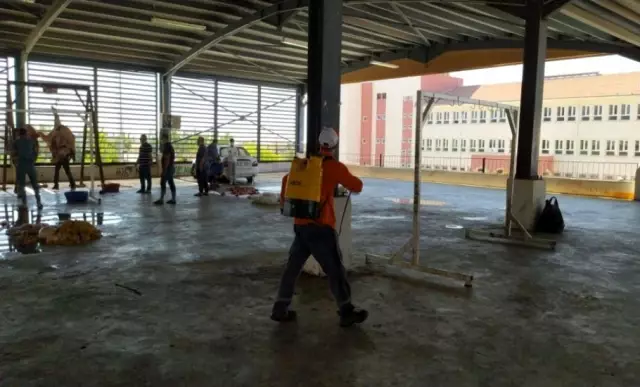 Kurban Kesim Alanlarında Dezenfeksiyon Mesaisi Kurban Kesim Alanlarında Dezenfeksiyon Mesaisi