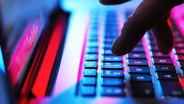 kuresel-internet-kesintisi-unlu-firmalara-ait-web-14283344_5525_o.jpg