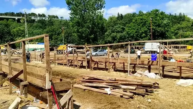 Kurulan bazı pazarlarda kurbanlık çadırları toplanmaya başlandı