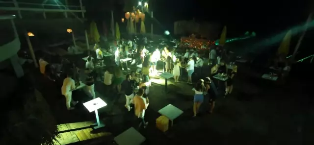 Kuşadası'nda bayramda eğlence tavan yaptı
