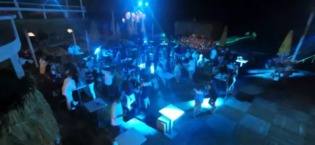 Kuşadası'nda bayramda eğlence tavan yaptı