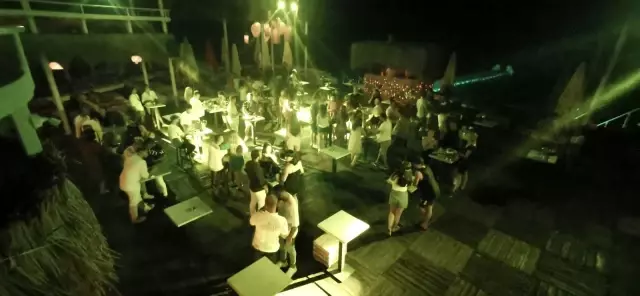 Kuşadası'nda bayramda eğlence tavan yaptı