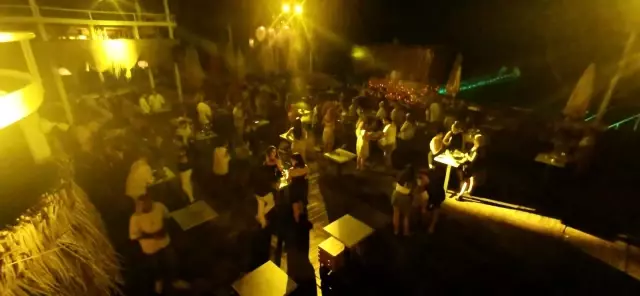 Kuşadası'nda bayramda eğlence tavan yaptı