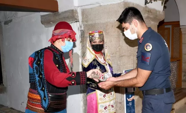 Kuşadası'nda ilçe protokolü vatandaşlar ile bayramlaştı