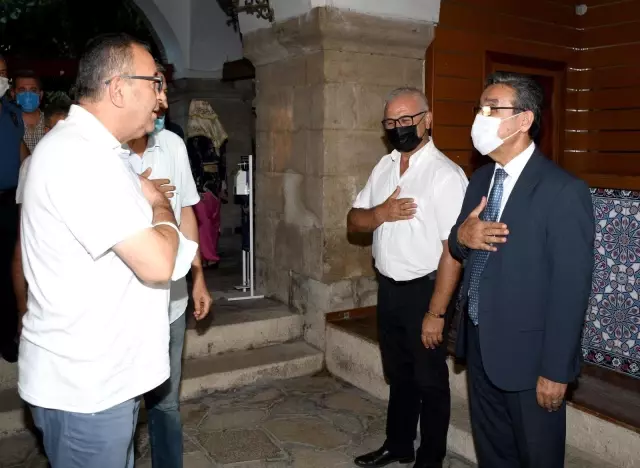 Kuşadası'nda ilçe protokolü vatandaşlar ile bayramlaştı