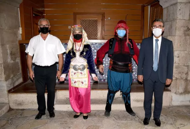 Kuşadası'nda ilçe protokolü vatandaşlar ile bayramlaştı