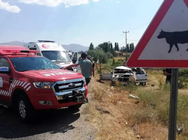 Malatya'da iki otomobil kafa kafaya çarpıştı: 2 ölü, 4 yaralı