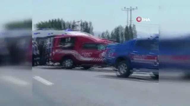 Malatya'da iki otomobil kafa kafaya çarpıştı: 2 ölü, 4 yaralı Malatya'da iki otomobil kafa kafaya çarpıştı: 2 ölü, 4 yaralı