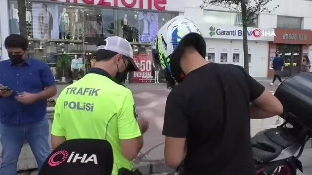 Mecidiyeköy'de motosikletlilere yönelik denetim: Çakarlı araca bin 339 lira para cezası kesildi
