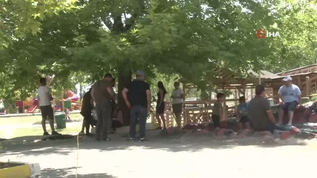 Mesire alanları piknikçilerle doldu