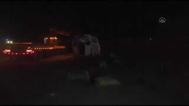 Mevsimlik işçileri taşıyan minibüs şarampole devrildi: 1 ölü, 14 yaralı