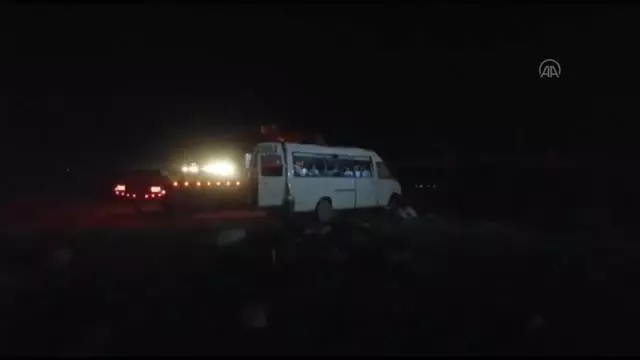 Mevsimlik işçileri taşıyan minibüs şarampole devrildi: 1 ölü, 14 yaralı