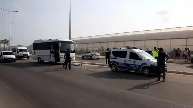 Midibüs ile motosiklet çarpıştı: 1 ölü, 1 yaralı