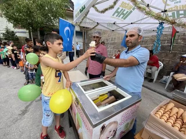 İHH'dan çocuklara dondurma