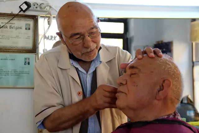 Odunpazarı'nın en eski esnafı gençlere taş çıkartıyor