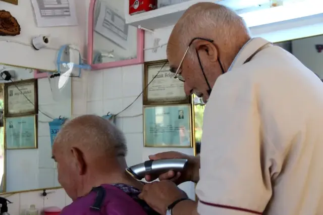 Odunpazarı'nın en eski esnafı gençlere taş çıkartıyor