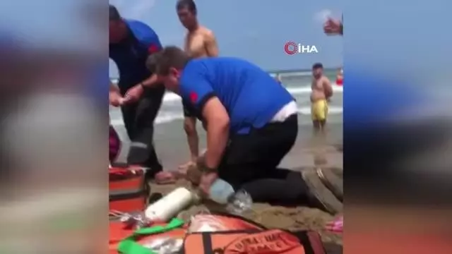 Olumsuz hava koşulları denize girilmesine yasak getirdi